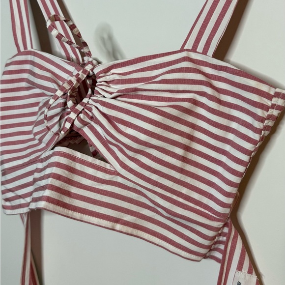 Modern Sunday Keyhole Tank - Picture 5 of 8